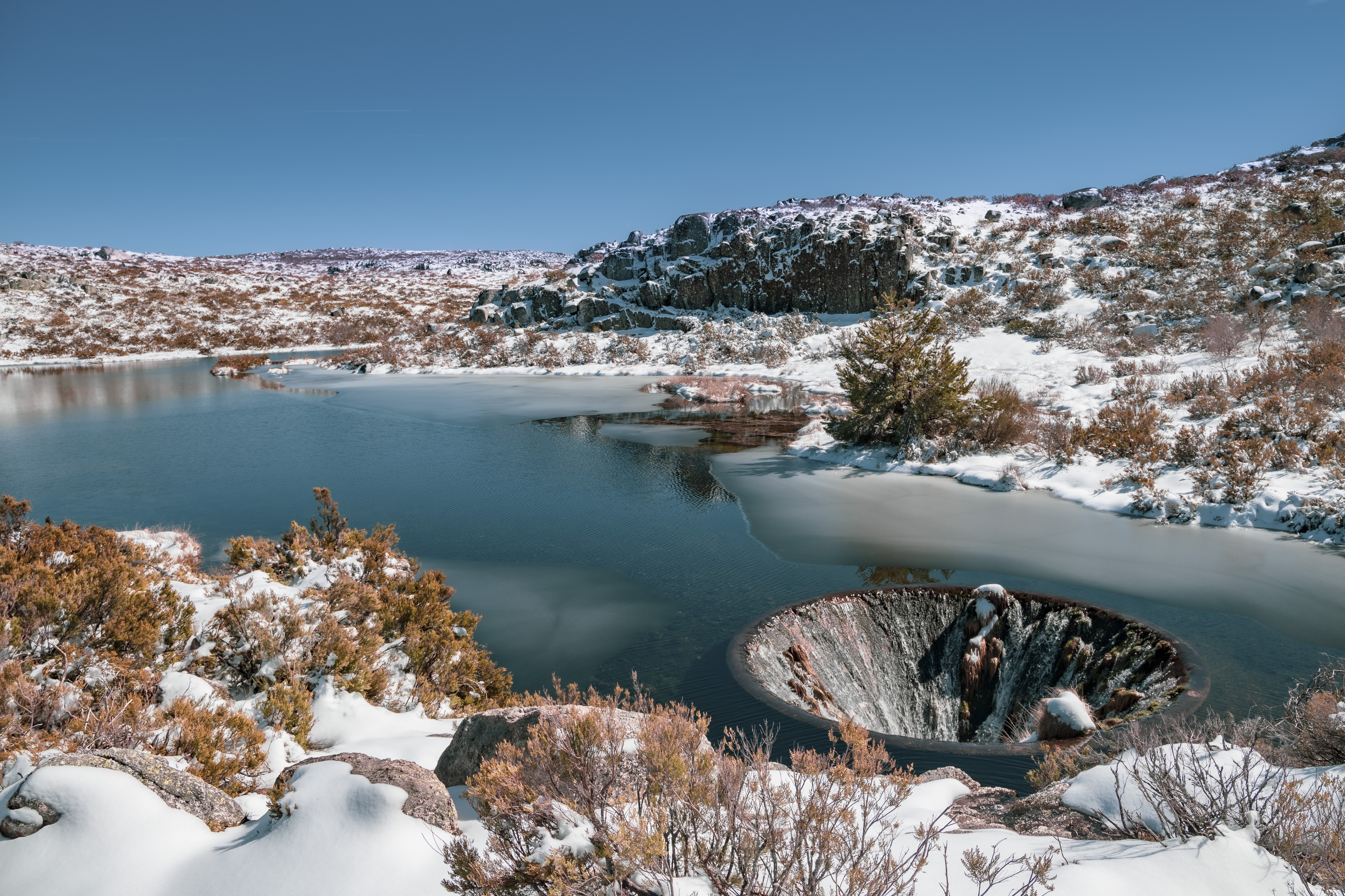 covão dos conchos in winter with snow