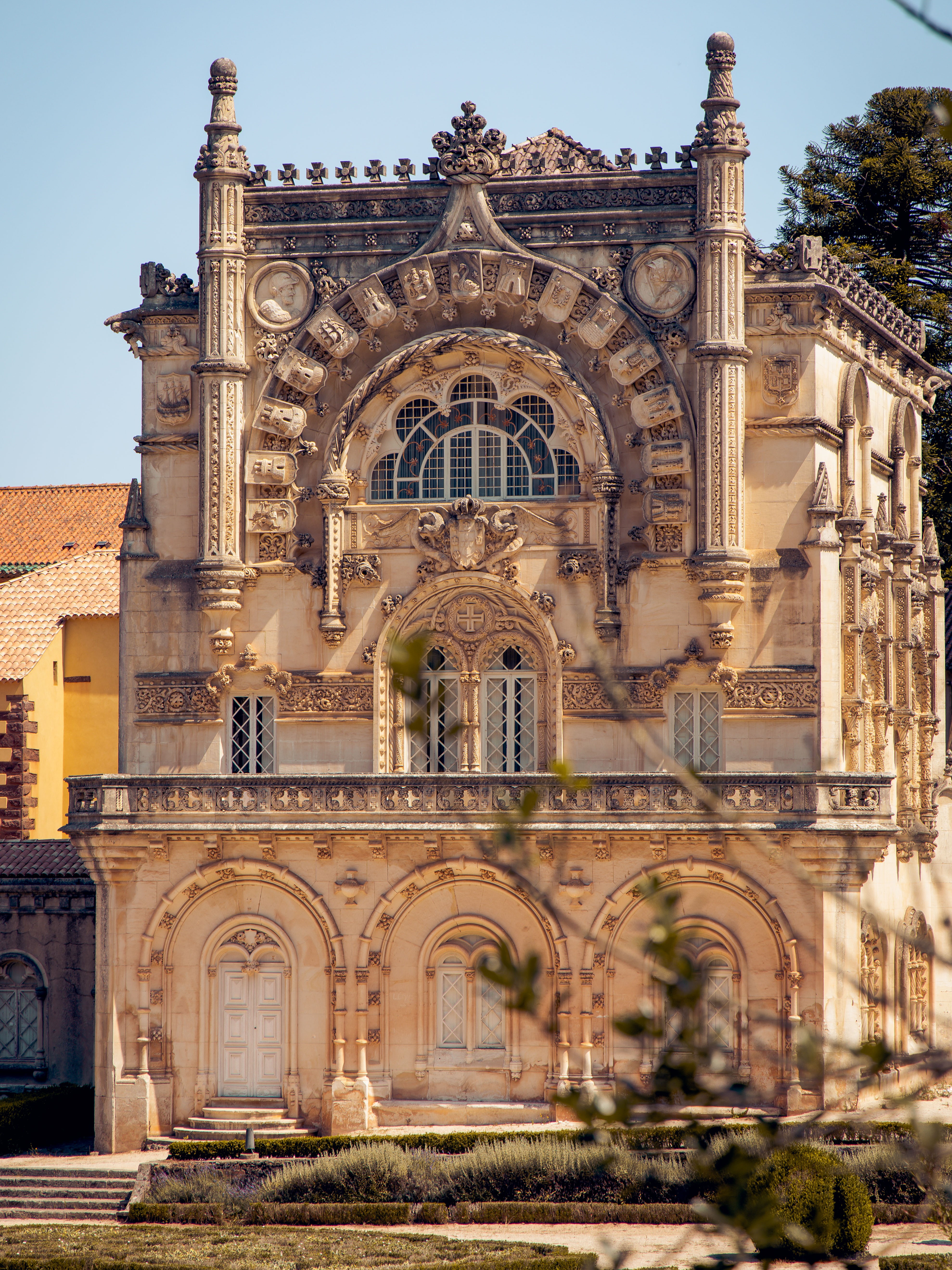Bussaco palace tour porto-lisbon transfer