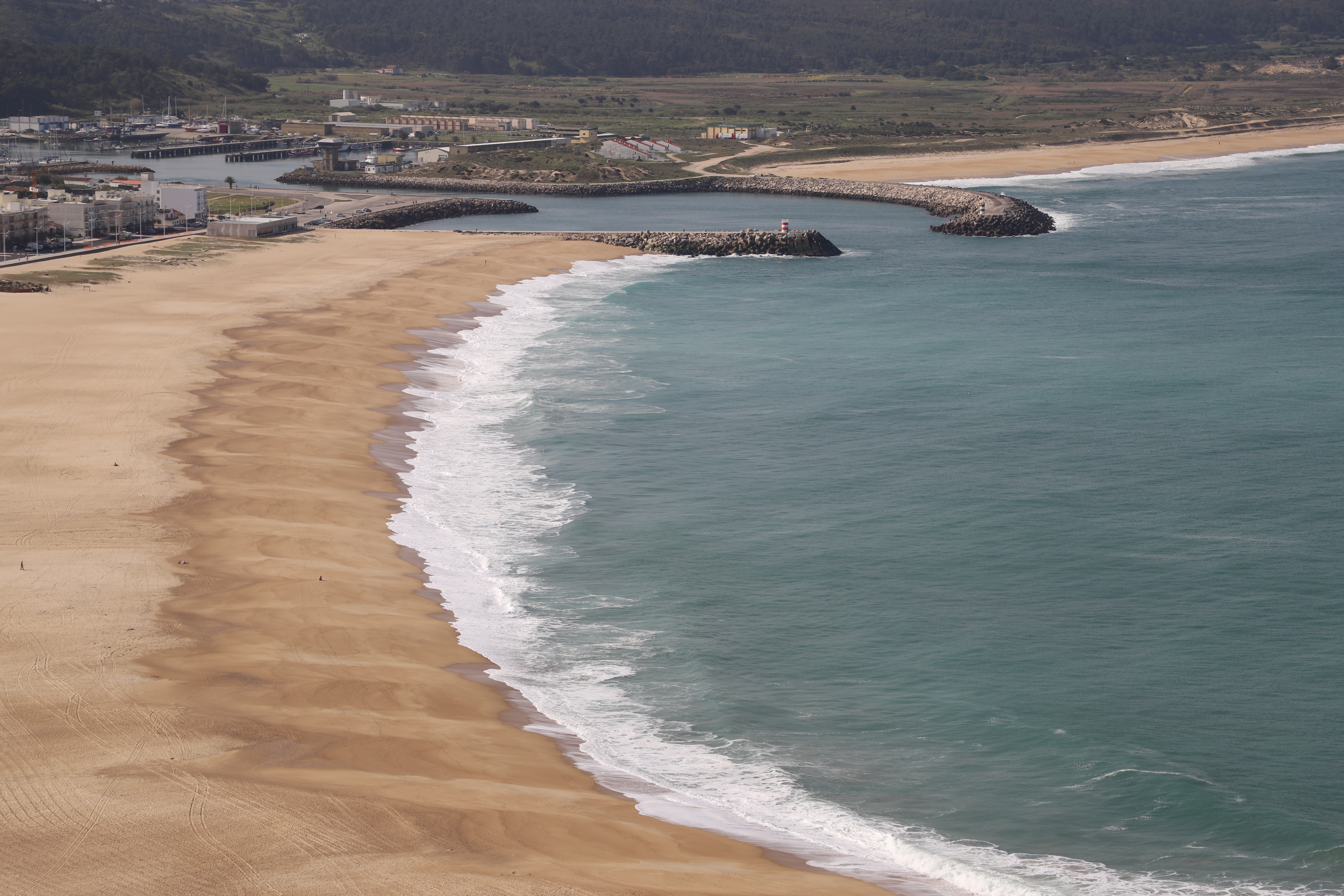 Nazaré waves tour porto-lisbon transfer